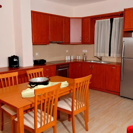 Thalia - 2 Bedrooms, Sleeps 4p *
