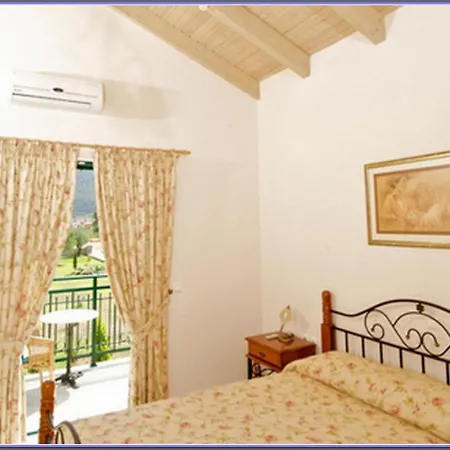 Thalia - 2 Bedrooms, Sleeps 4p *