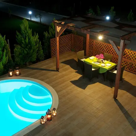 Thalia - 2 Bedrooms, Sleeps 4p *