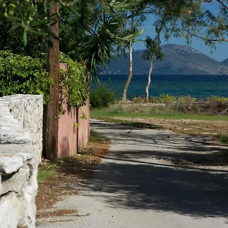 Thalia - 2 Bedrooms, Sleeps 4p *