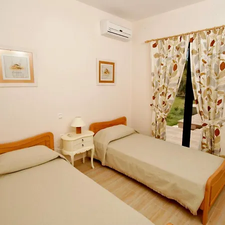Villa Thalia - 2 Bedrooms, Sleeps 4p *