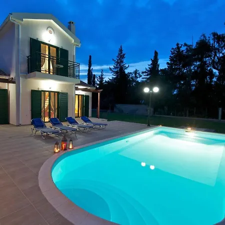 Thalia - 2 Bedrooms, Sleeps 4p