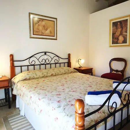 Thalia - 2 Bedrooms, Sleeps 4p
