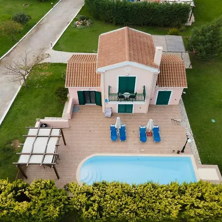 Thalia - 2 Bedrooms, Sleeps 4p *