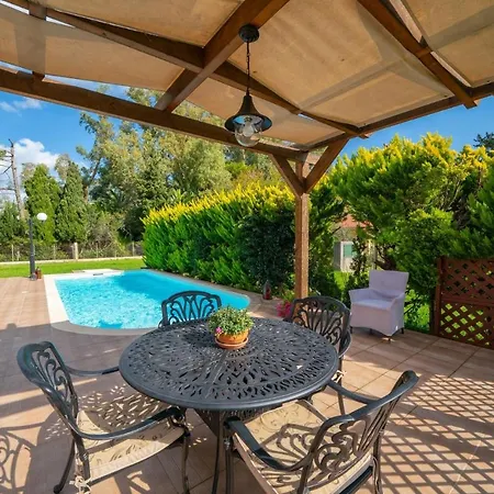 Thalia - 2 Bedrooms, Sleeps 4p *
